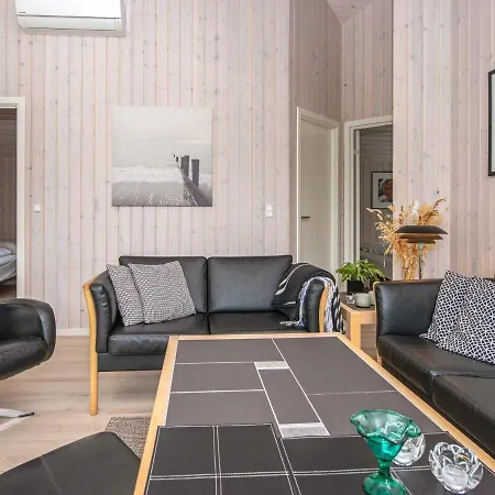 Lxxxii Holiday home *